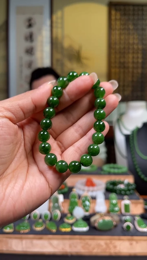 颈饰未镶嵌和田玉±10mm辣阳绿单圈手串带矿点多样性发一
