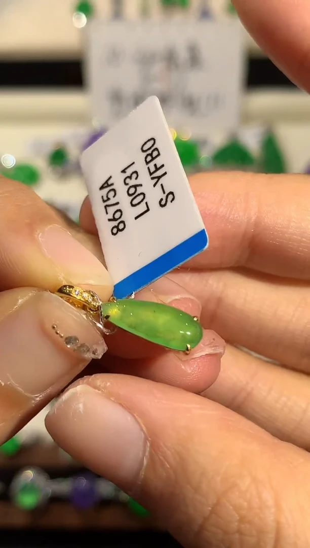 吊坠(不含链)18K金镶嵌翡翠L0931多样性发其一