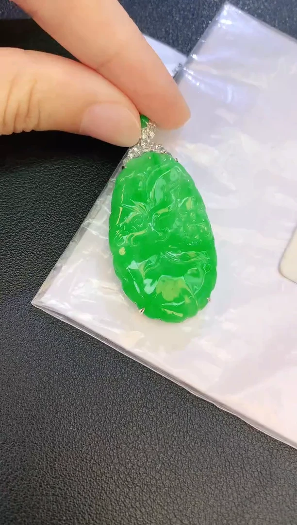翡翠18K金镶嵌颈饰赠礼盒证书 麦麦