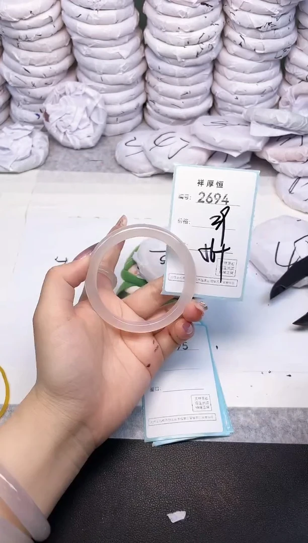 玛瑙/玉髓手镯未镶嵌2684