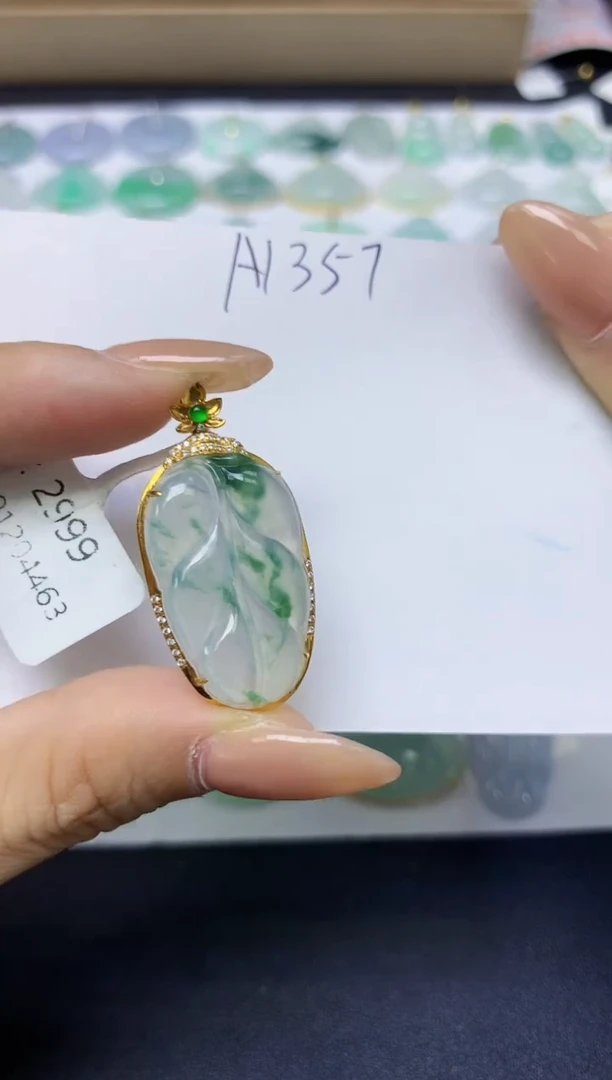 颈饰18K金镶嵌翡翠天然缅甸A货翡翠百元以上9元证书费自理