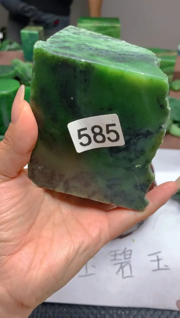 和田玉（糖玉）未镶嵌珠宝半成品585