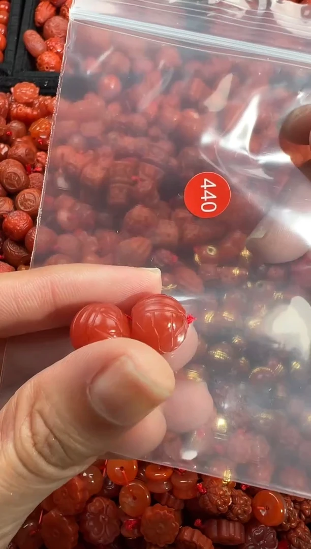 南红玛瑙未镶嵌颈饰1