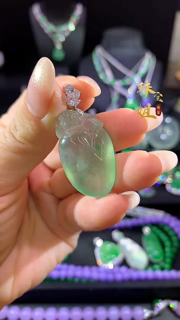 吊坠(不含链)18K金镶嵌翡翠吊坠