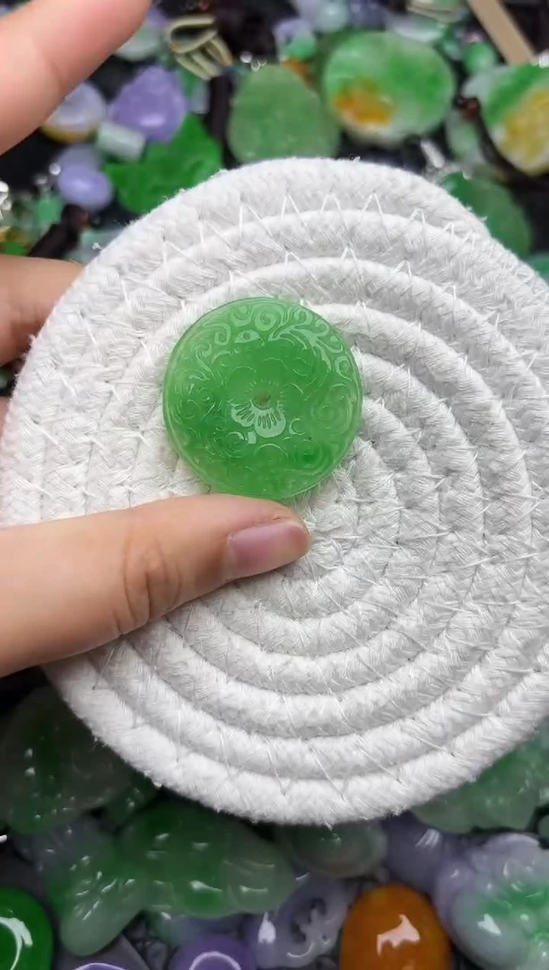 颈饰未镶嵌翡翠缅甸翡翠吊坠