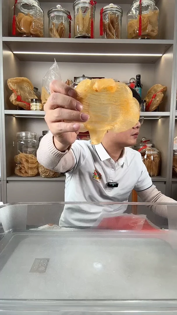 中国大陆赤嘴母一个