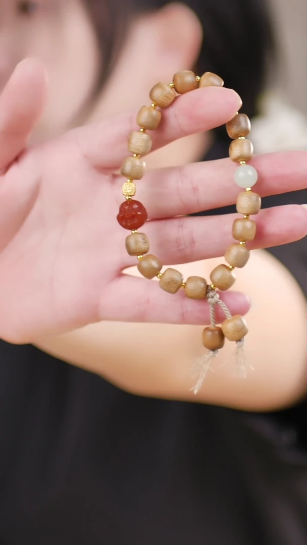 玛瑙/玉髓手串未镶嵌（黄奇楠桶珠+南红弥勒）