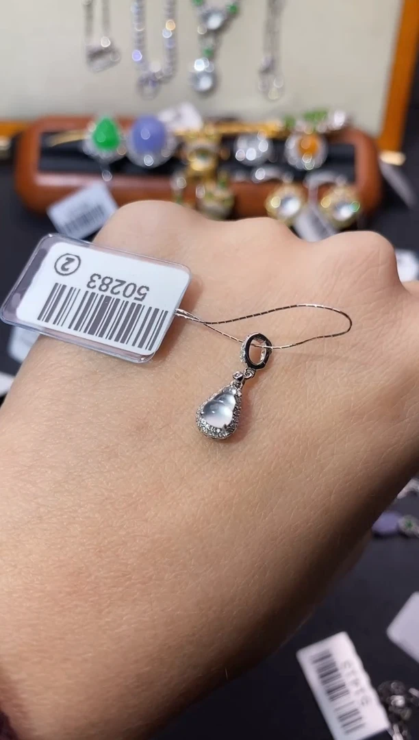 【闪购商品】翡翠吊坠(不含链)18K金镶嵌吊坠