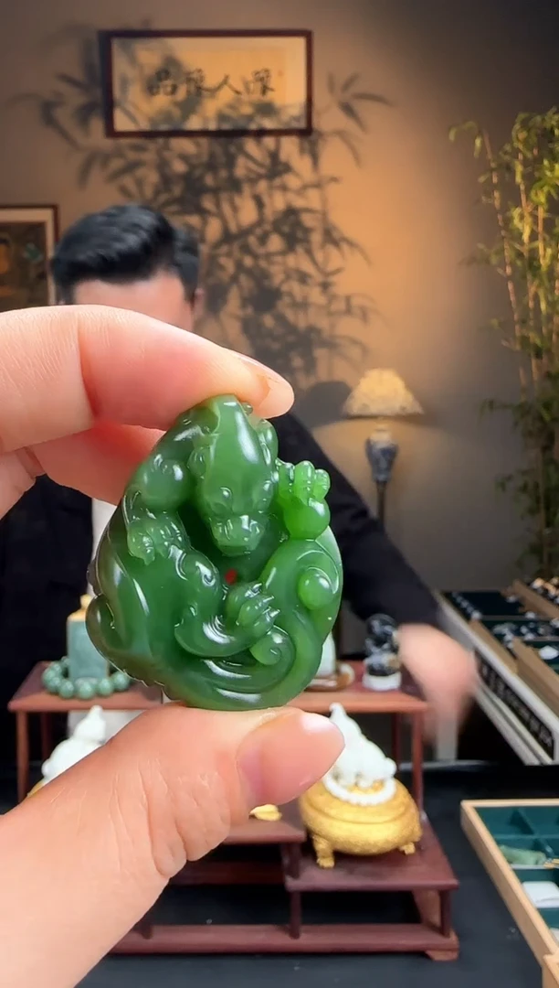 未镶嵌和田玉挂件l185碧玉螭龙