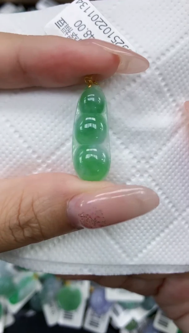 颈饰18K金镶嵌翡翠1111111111