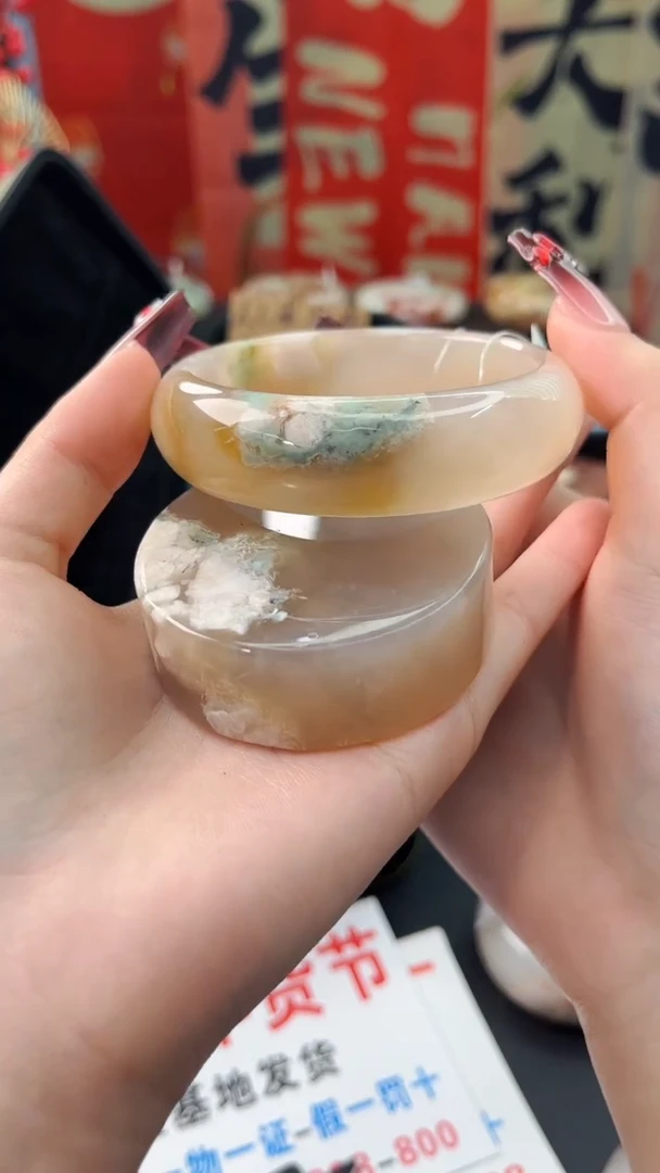 【闪购商品】石英质玉手镯未镶嵌赠送镯心（61圈口