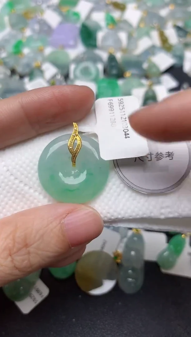 颈饰18K金镶嵌翡翠天然缅甸A货翡翠