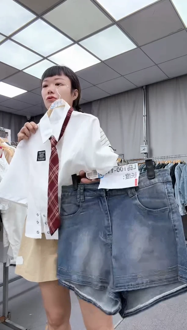 L大哥家漂亮衣服漂亮颜色