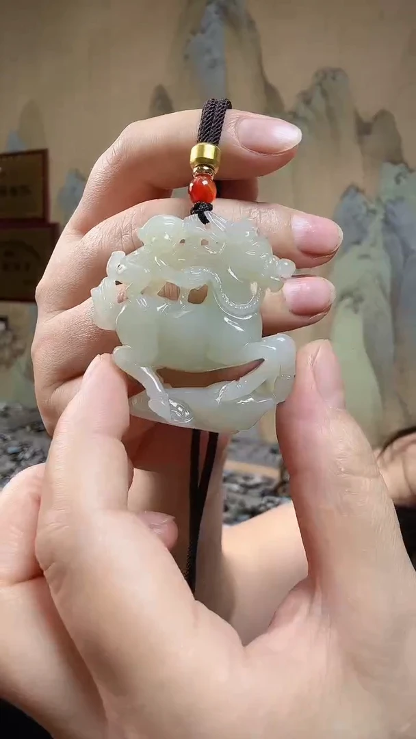 颈饰未镶嵌和田玉.