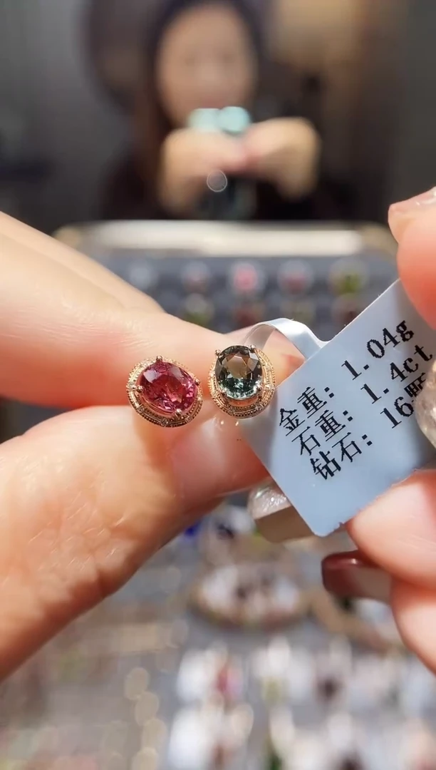 18K金镶嵌耳饰碧玺1.4配钻