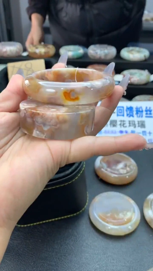 未镶嵌手镯石英质玉（58-59圈口）赠送镯心 无证书