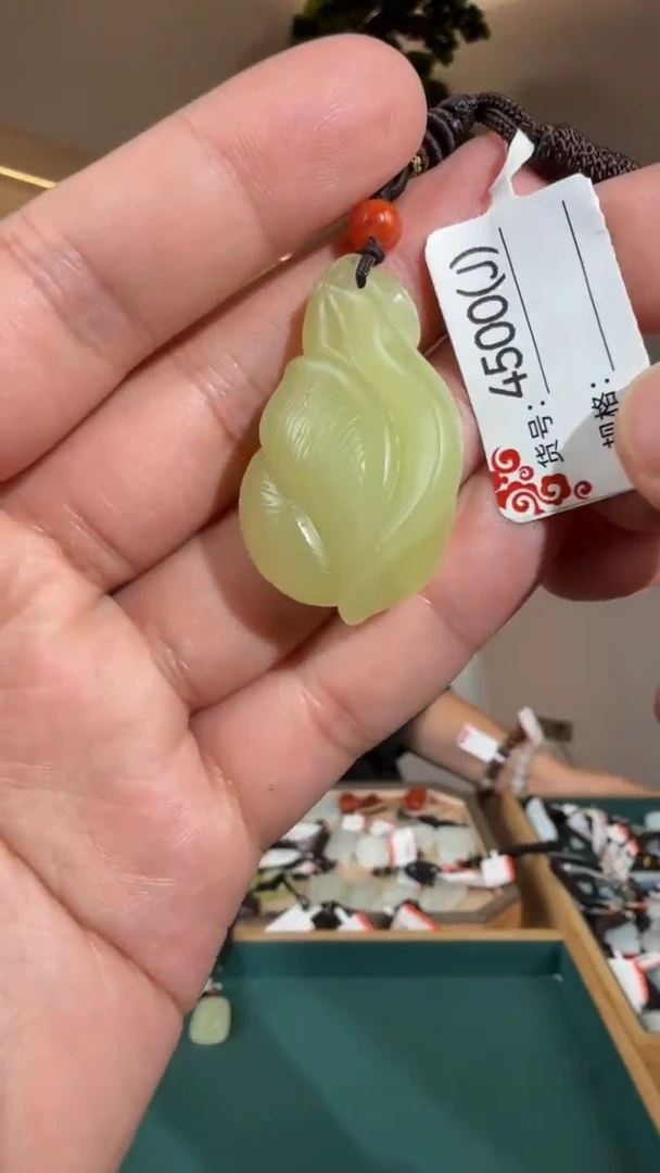 颈饰未镶嵌和田玉J