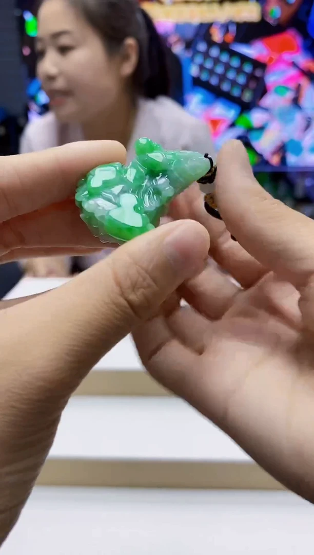 未镶嵌定制翡翠-毛货挂件25