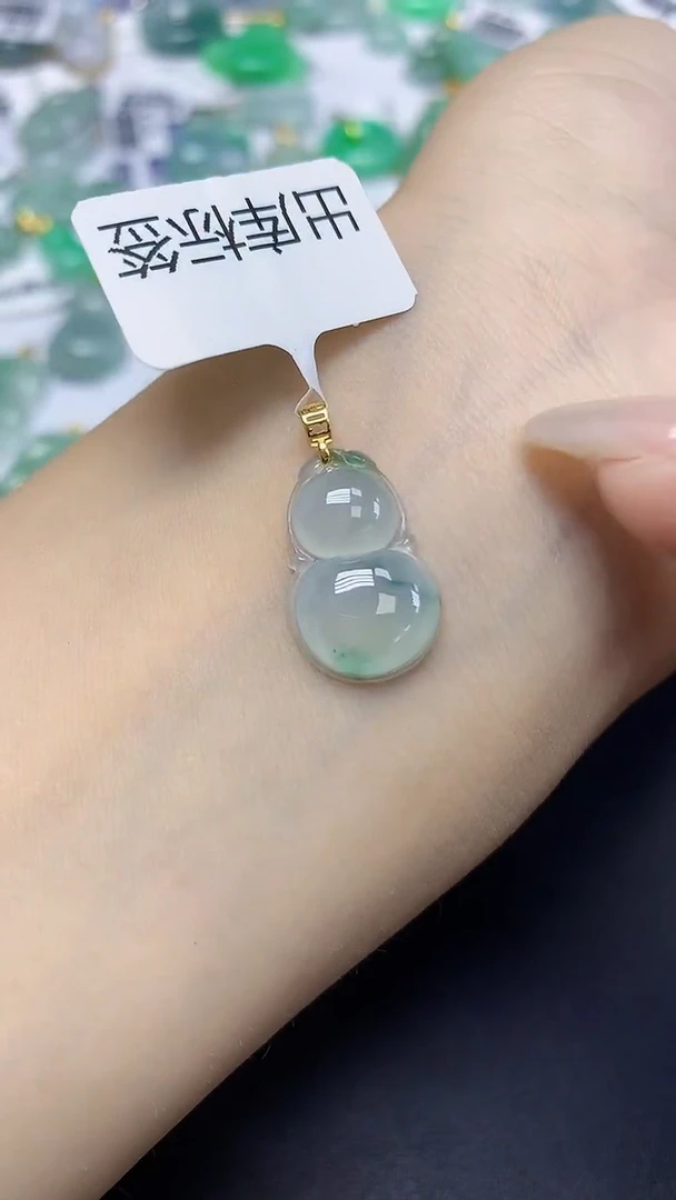 翡翠18K金镶嵌颈饰天然缅甸翡翠A货