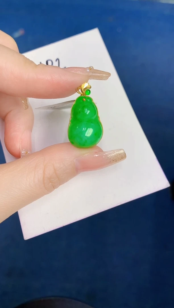 颈饰18K金镶嵌翡翠缅甸天然翡翠A货