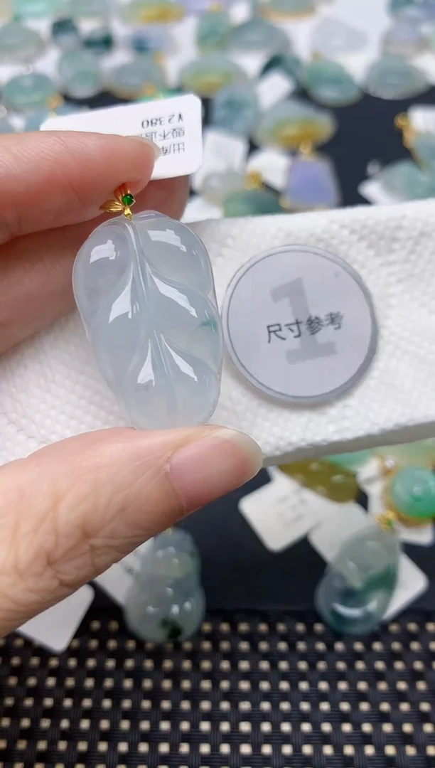 颈饰18K金镶嵌翡翠天然缅甸A货翡翠