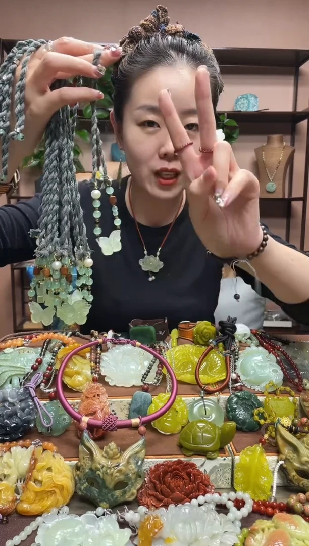 未镶嵌岫玉吊坠多样性发货发其中之一