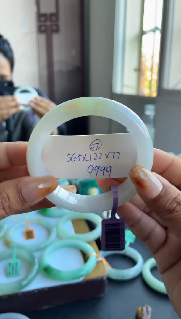 未镶嵌手镯翡翠（特色冰春彩飘黄）27号