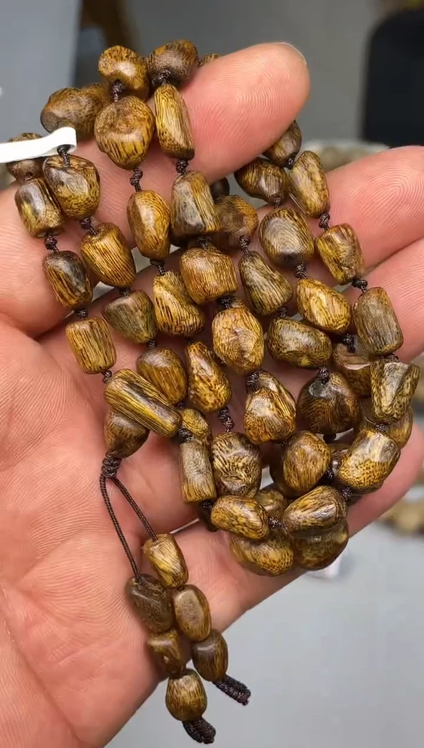沉香手串 海南红金猊随型长串留疤多样性发其一