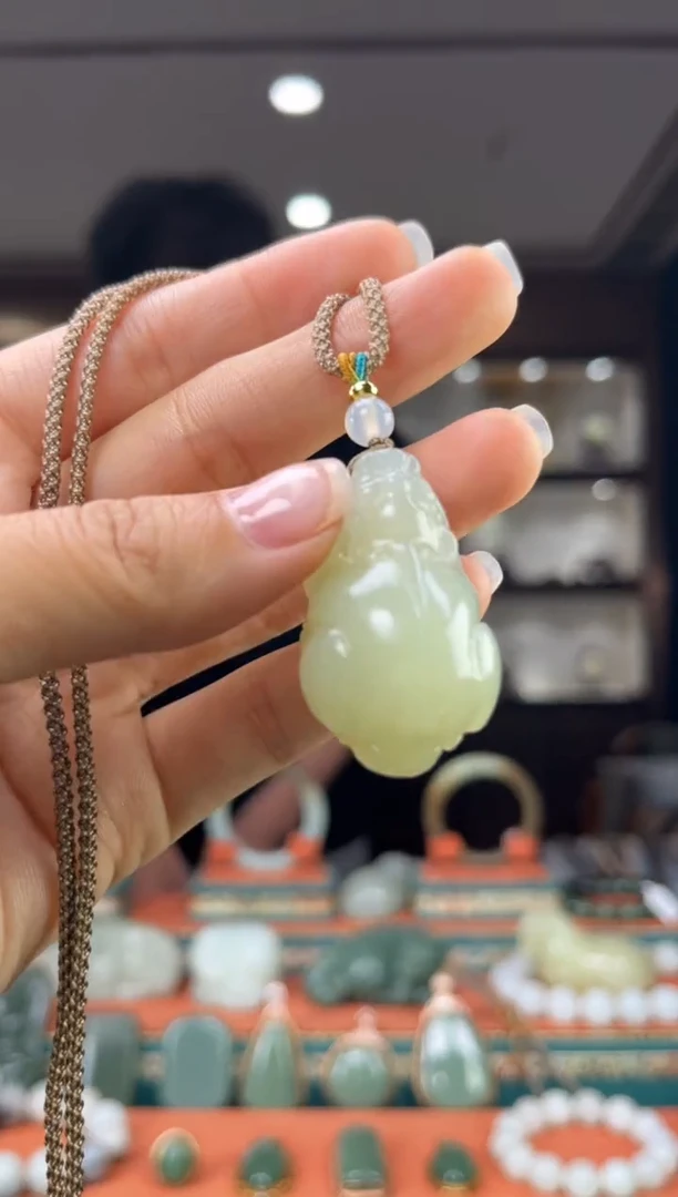 和田玉未镶嵌颈饰佩佩