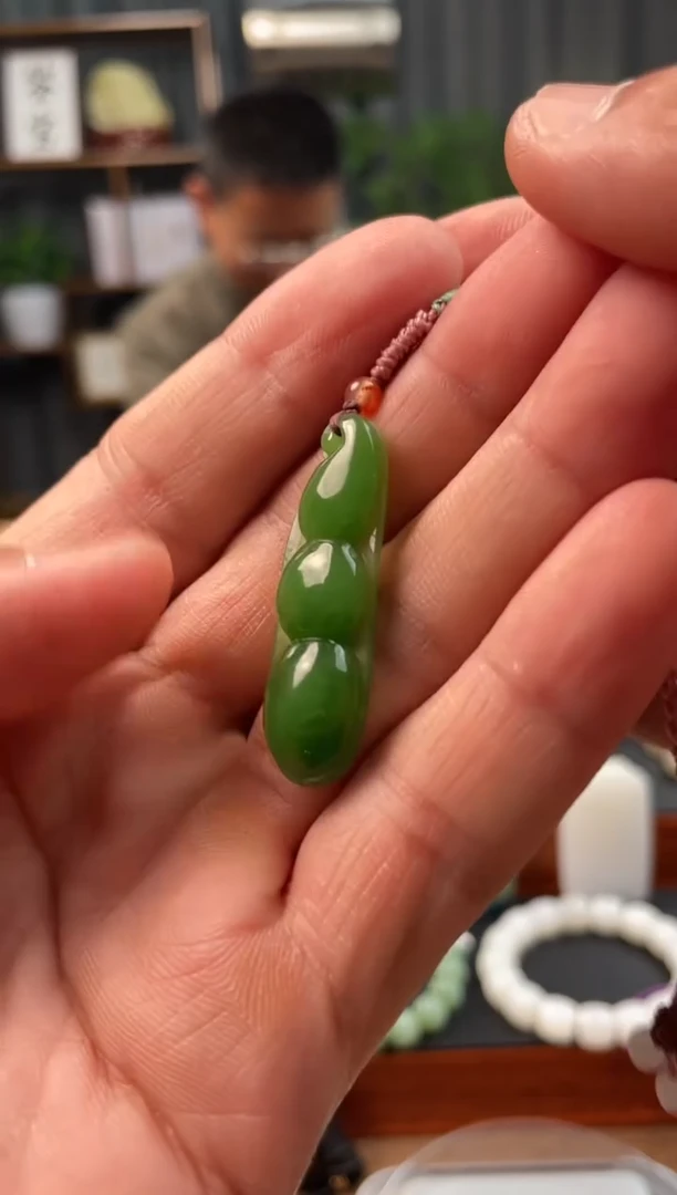 和田玉未镶嵌吊坠(不含链)碧玉豆子