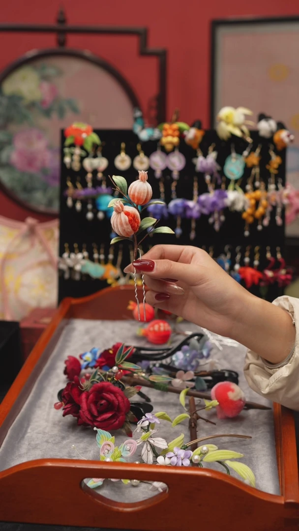 刺绣非遗绒花手工饰品