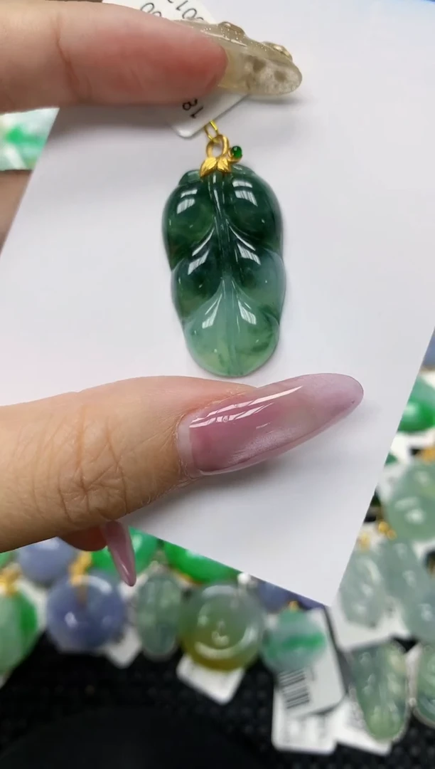 翡翠18K金镶嵌颈饰1111111111