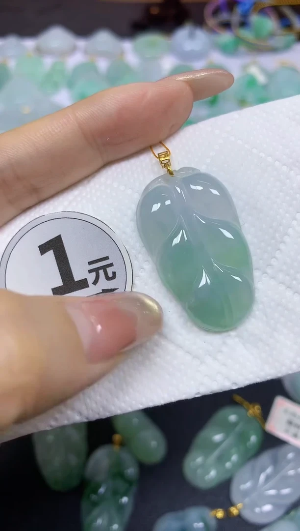 颈饰18K金镶嵌翡翠天然翡翠A货