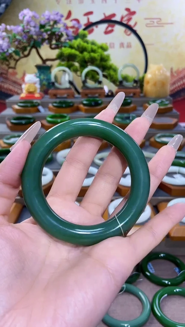 【闪购商品】和田玉手镯未镶嵌俄罗斯老坑碧玉圆条镯