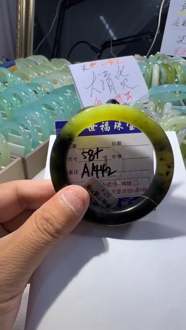 未镶嵌蛇纹石玉手镯1