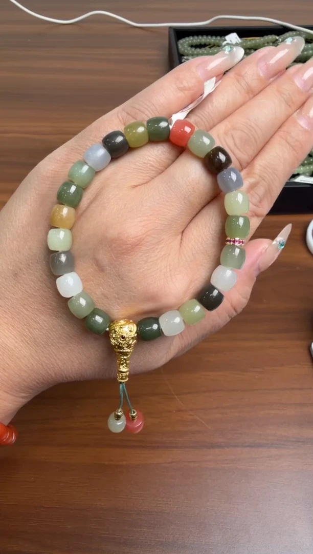 颈饰未镶嵌和田玉手串