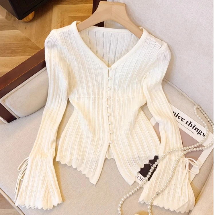 法式v领镂空针织衫女2025春季新款别致喇叭袖开衫纯欲掐腰小上衣