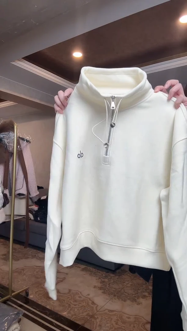 字母拉链款卫衣米色