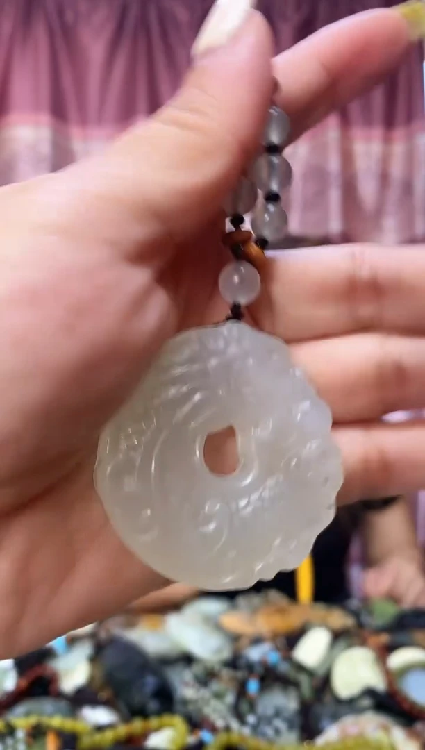 未镶嵌岫玉吊坠