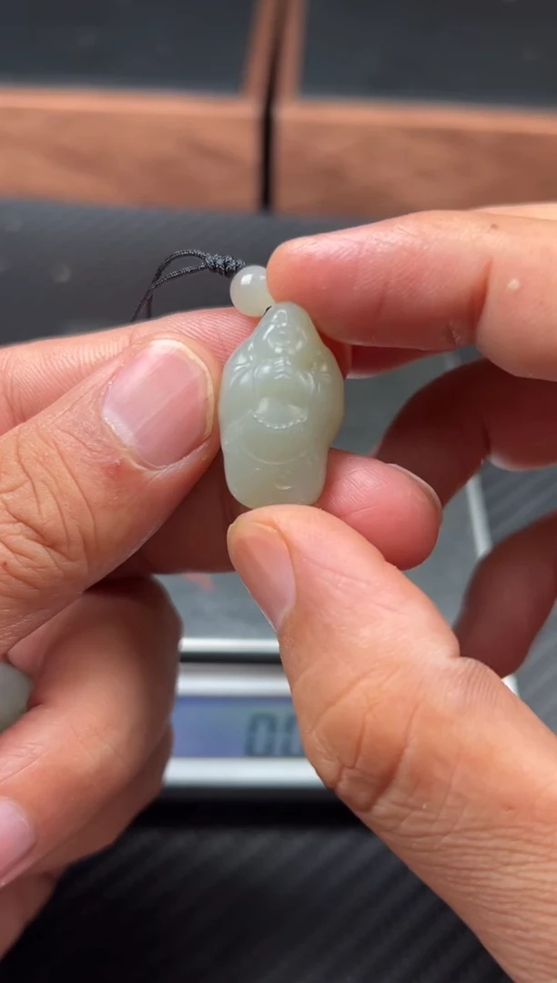 和田玉未镶嵌吊坠(赠链)且末微色差近矿