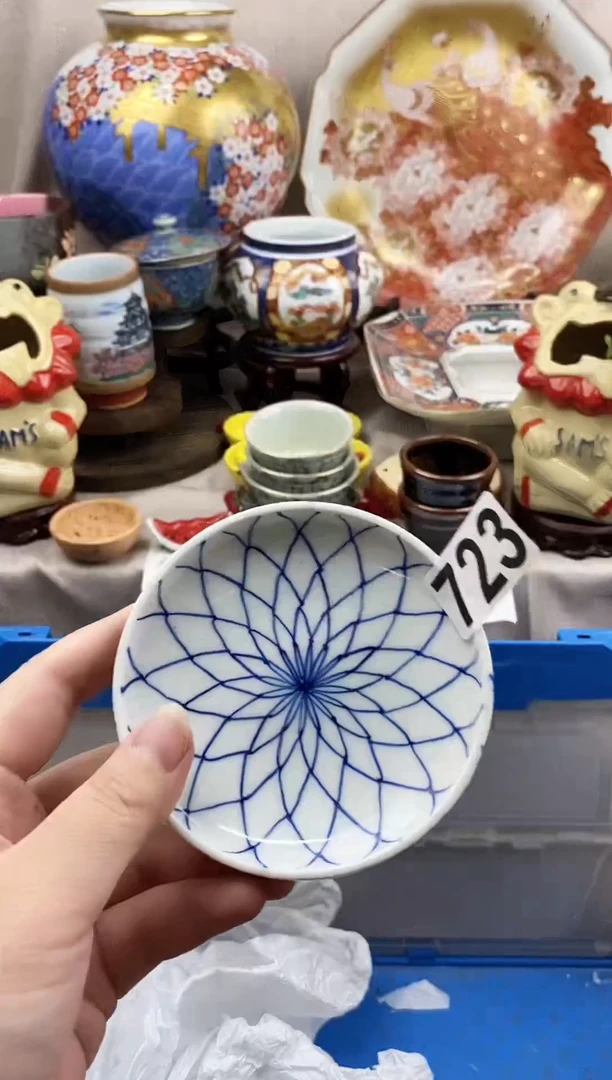 摆件漂亮的日瓷器，默认微瑕，介意慎拍