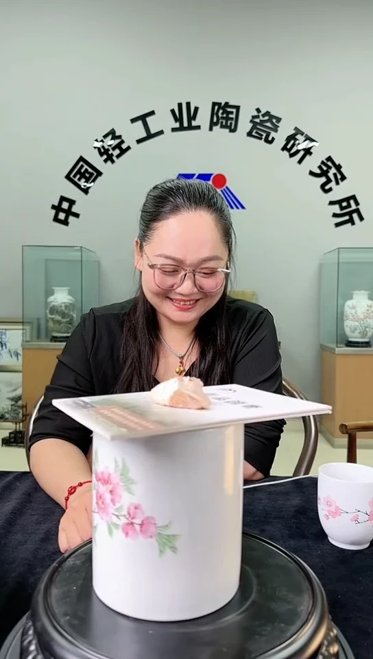 摆件甄选-水点桃花文房笔筒