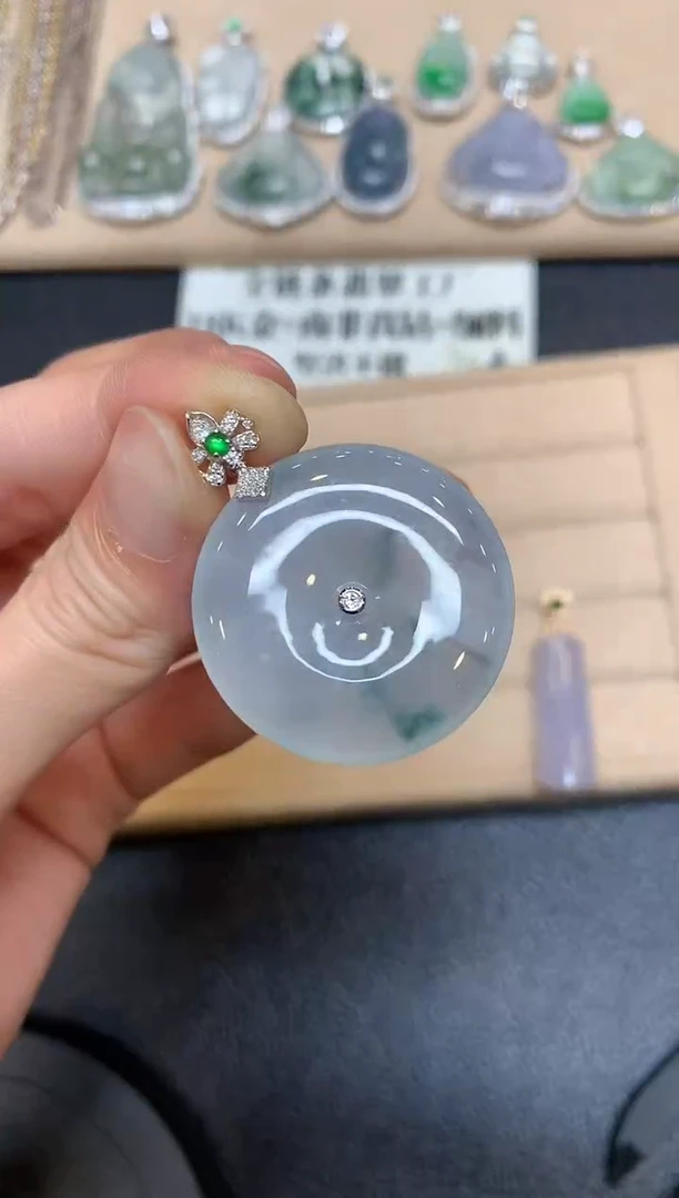 【闪购商品】翡翠颈饰18K金镶嵌平安扣【无服务费