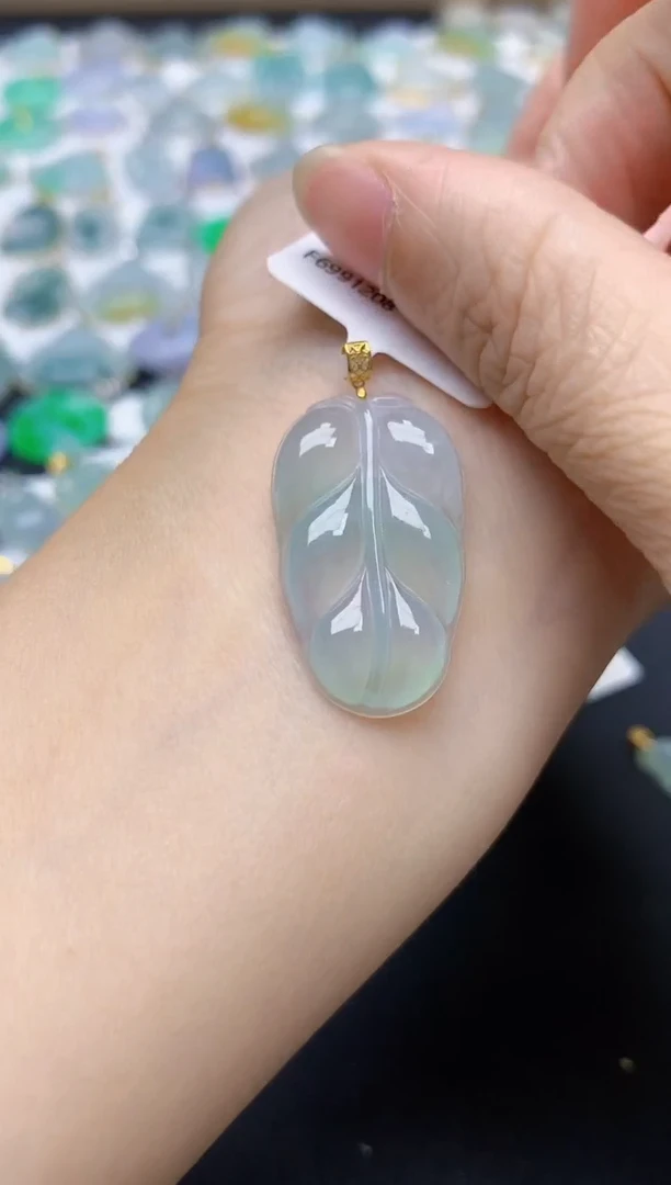 翡翠18K金镶嵌颈饰天然缅甸A货翡翠