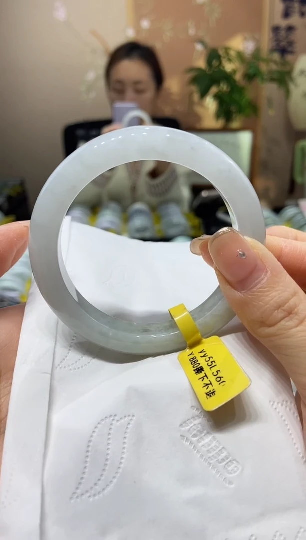 【闪购商品】翡翠手镯未镶嵌56圈口