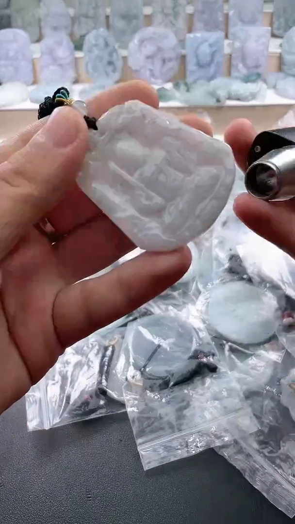 翡翠未镶嵌颈饰..../6/1/ 41