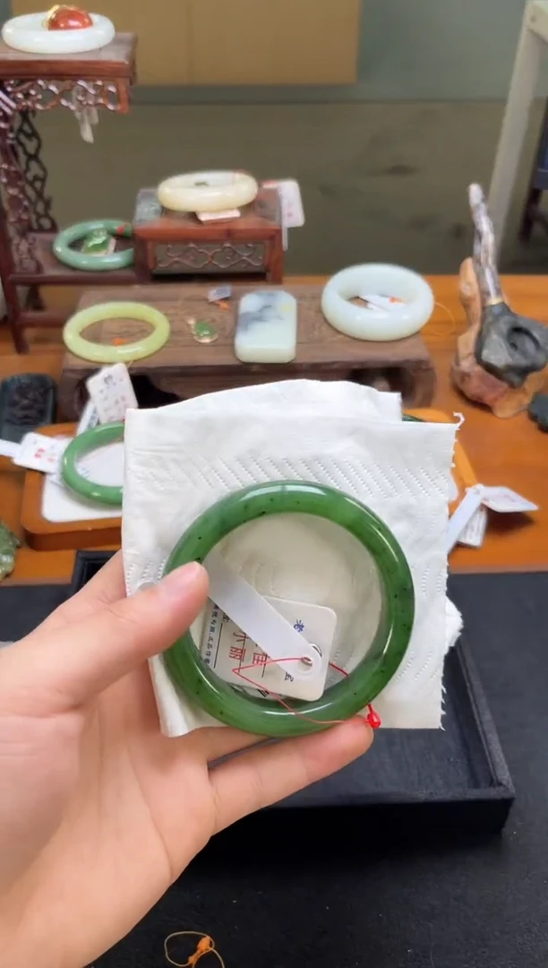 未镶嵌手镯和田玉俄料碧玉 60圈 2