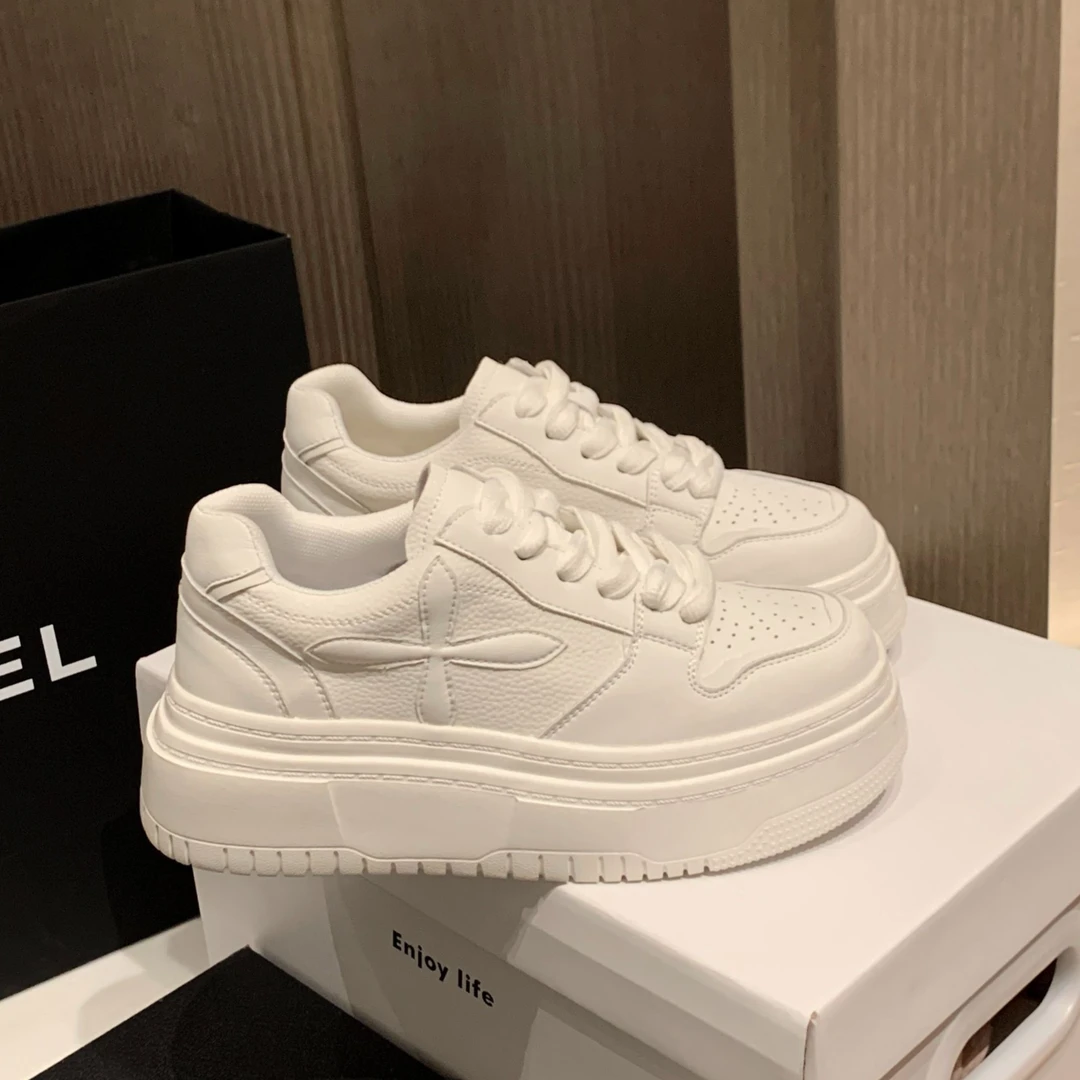 真皮厚底小白鞋女2025春秋季新款真皮十字花休闲运动增高松糕板鞋