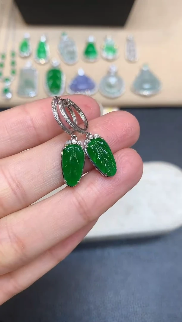 18K金镶嵌翡翠耳饰树叶【无服务费