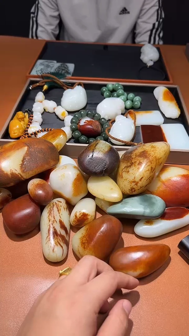 未镶嵌和田玉把件发***。和田玉